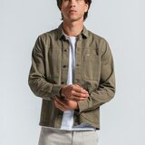 Model is 189 cm tall and wears size M.
