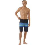 Model is 1,83 m tall and wears size 32.