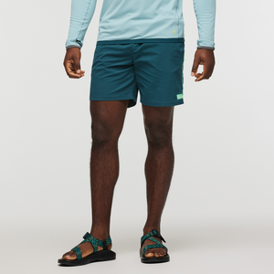 Jeremy is 6'0" / 183 cm and is wearing size medium