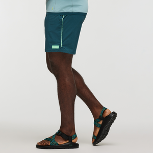 Jeremy is 6'0" / 183 cm and is wearing size medium