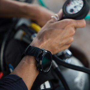 Suunto Ocean All Black + Tank Pod Bundle