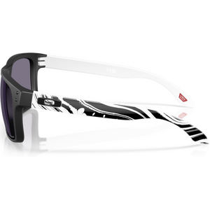 Oakley Holbrook, Matte Black w/ Prizm Grey