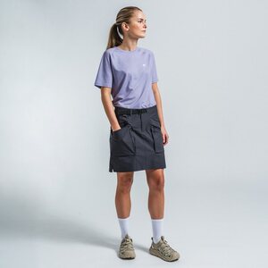 Model is 172 cm tall and wears size M.